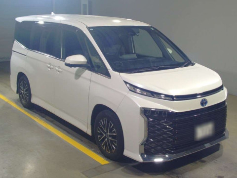 2023 Toyota Voxy ZWR90W[2]