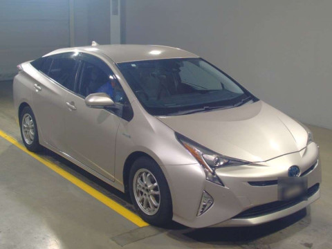 2016 Toyota Prius ZVW51[2]