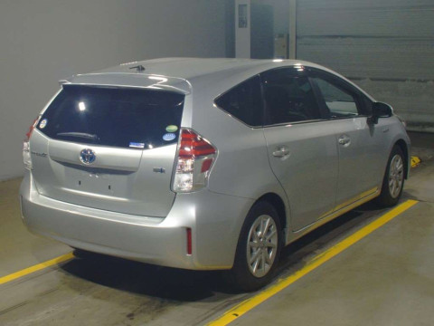 2015 Toyota Prius alpha ZVW41W[1]