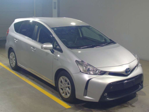 2015 Toyota Prius alpha ZVW41W[2]