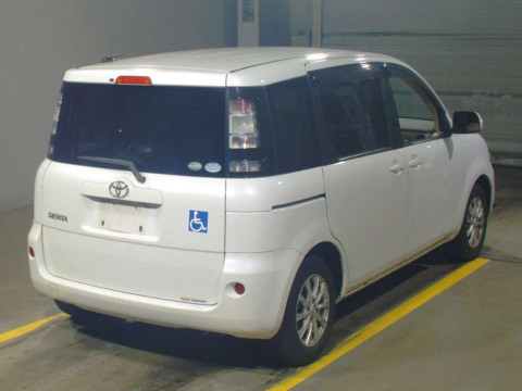 2015 Toyota Sienta NCP81G[1]