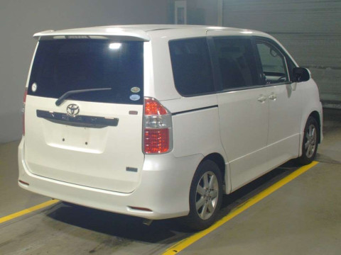 2008 Toyota Noah ZRR70W[1]