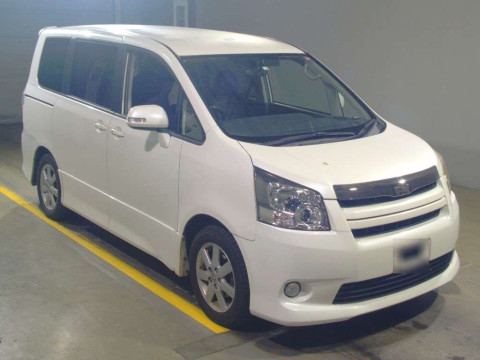 2008 Toyota Noah ZRR70W[2]