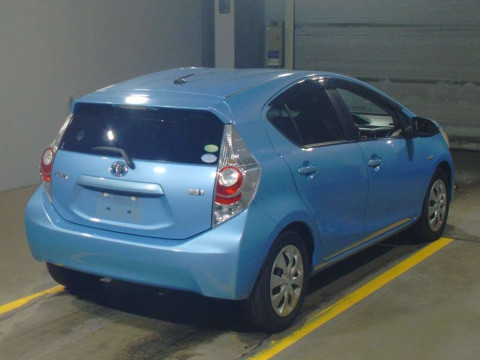 2012 Toyota Aqua NHP10[1]