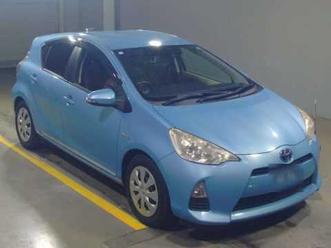 2012 Toyota Aqua NHP10[2]