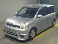 2004 Toyota Sienta