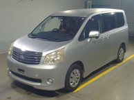 2010 Toyota Noah