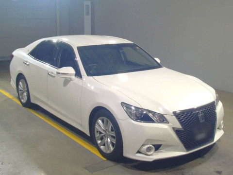 2014 Toyota Crown GRS210[2]