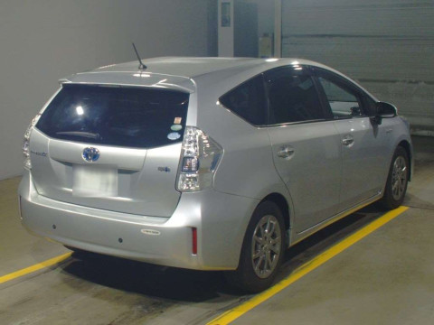 2015 Toyota Prius alpha ZVW41W[1]