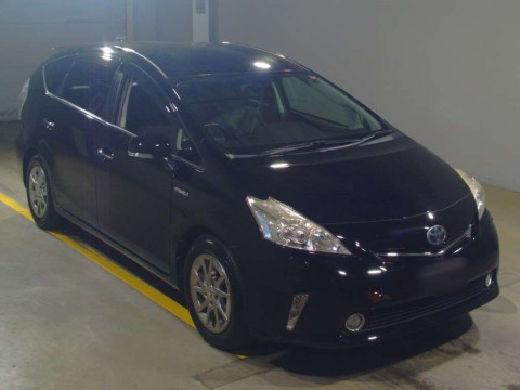 2014 Toyota Prius alpha ZVW41W[2]