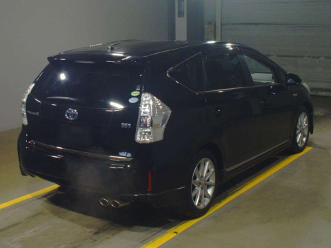 2012 Toyota Prius alpha ZVW41W[1]