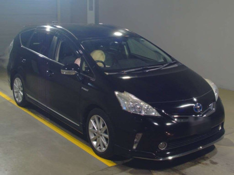 2012 Toyota Prius alpha ZVW41W[2]