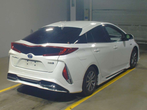 2022 Toyota Prius PHV ZVW52[1]