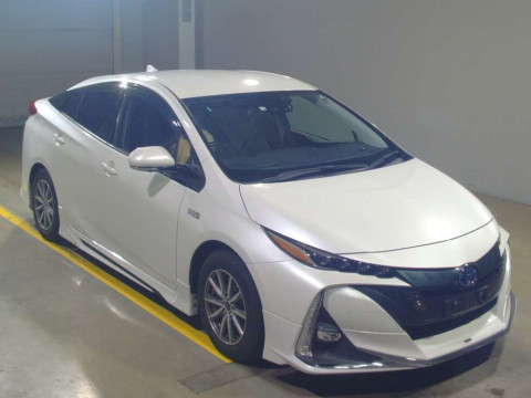 2022 Toyota Prius PHV ZVW52[2]