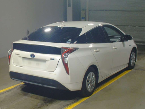 2016 Toyota Prius ZVW50[1]