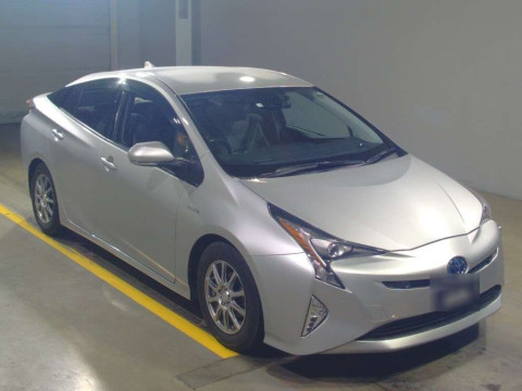 2016 Toyota Prius ZVW51[2]