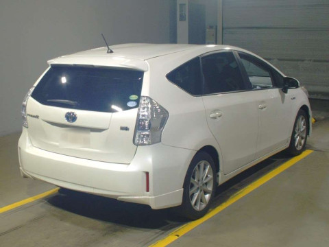 2012 Toyota Prius alpha ZVW41W[1]