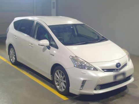 2012 Toyota Prius alpha ZVW41W[2]