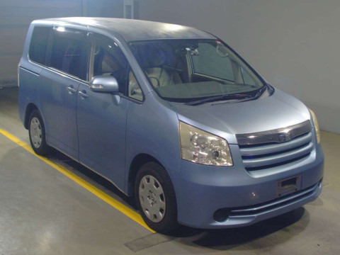 2008 Toyota Noah ZRR70G[2]