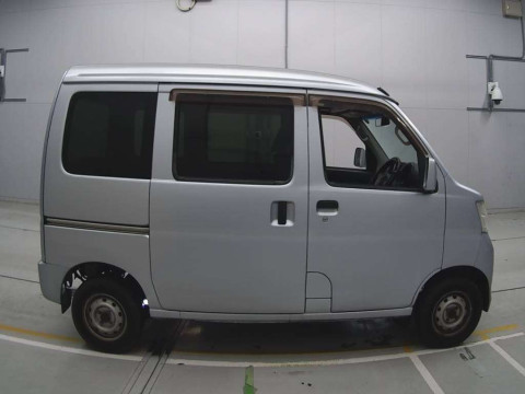 2013 Toyota Pixis Van S321M[2]