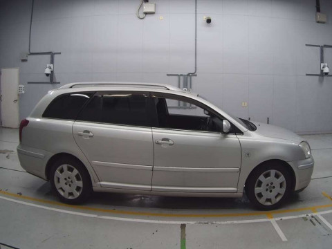 2005 Toyota Avensis Wagon AZT250W[2]