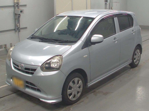 2013 Toyota Pixis Epoch LA300A[0]