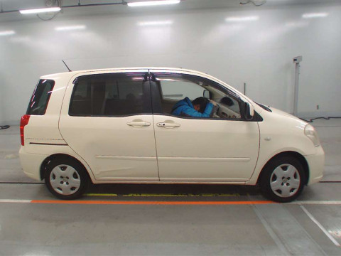 2006 Toyota Raum NCZ20[2]