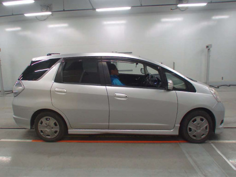 2011 Honda Fit Shuttle Hybrid GP2[2]