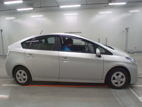 2010 Toyota Prius ZVW30[2]