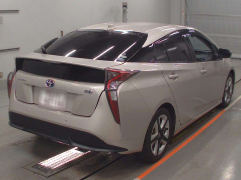 2016 Toyota Prius ZVW51[1]