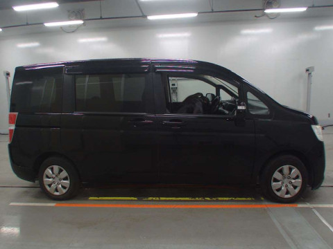 2010 Honda Step WGN RK1[2]