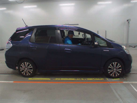 2014 Honda Fit Shuttle Hybrid GP2[2]