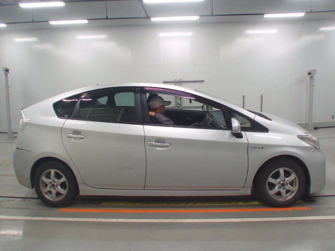 2012 Toyota Prius ZVW30[2]