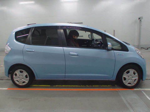 2013 Honda Fit Hybrid GP1[2]