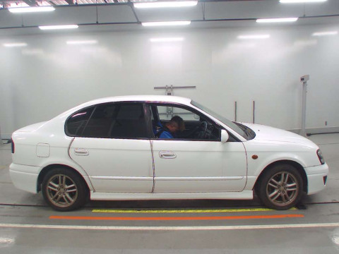 2002 Subaru Legacy B4 BE5[2]