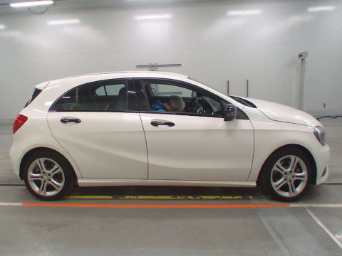 2014 Mercedes Benz A-Class 176042[2]