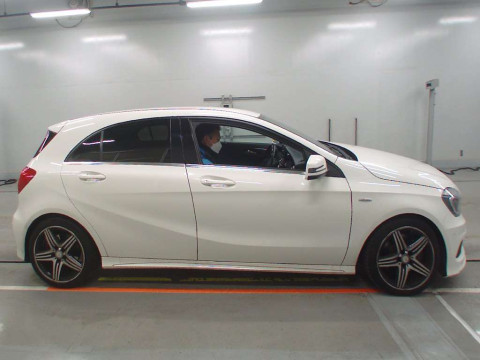 2013 Mercedes Benz A-Class 176044[2]