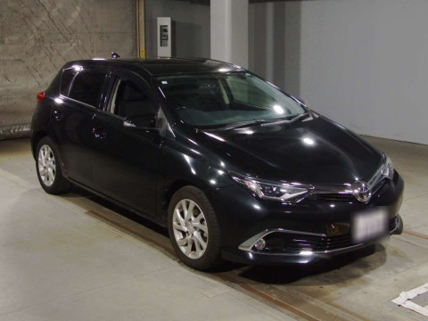 2016 Toyota Auris NZE181H[2]