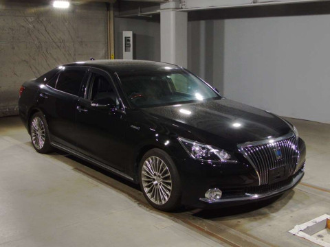 2016 Toyota Crown Majesta GWS214[2]