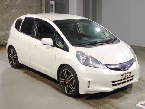 2011 Honda Fit Hybrid GP1[2]