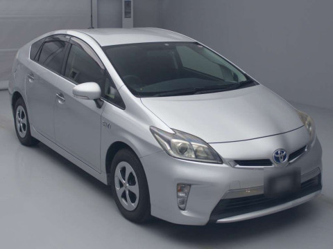 2012 Toyota Prius PHV ZVW35[2]