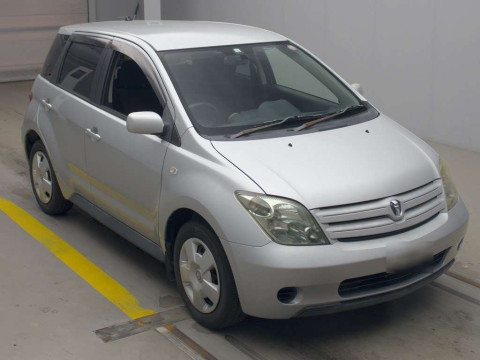 2004 Toyota IST NCP60[2]