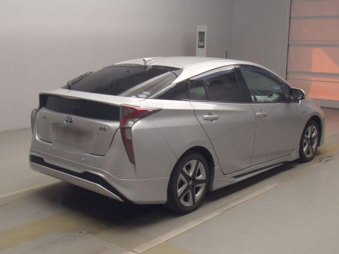 2016 Toyota Prius ZVW51[1]