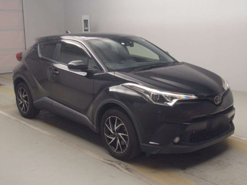 2018 Toyota C-HR NGX50[2]