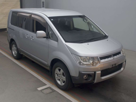 2012 Mitsubishi Delica D5 CV2W[2]