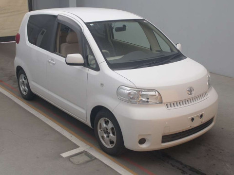 2004 Toyota Porte NNP10[2]