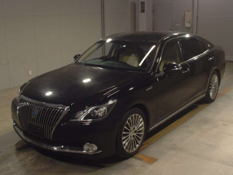 2013 Toyota Crown Majesta GWS214[0]