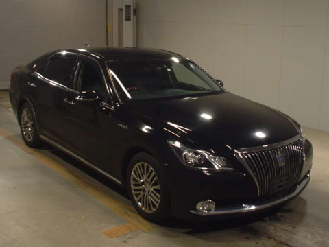 2018 Toyota Crown Majesta GWS214[2]