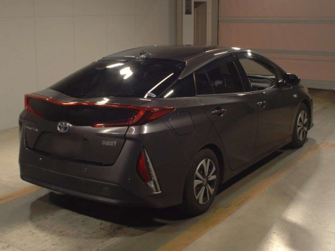 2017 Toyota Prius PHV ZVW52[1]