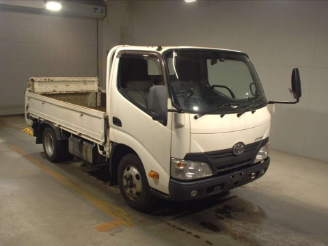 2015 Toyota Dyna Truck XZC605[2]